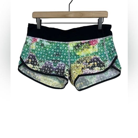 RARE LULULEMON Woman Paradise Grid Shorts - Picture 4 of 9